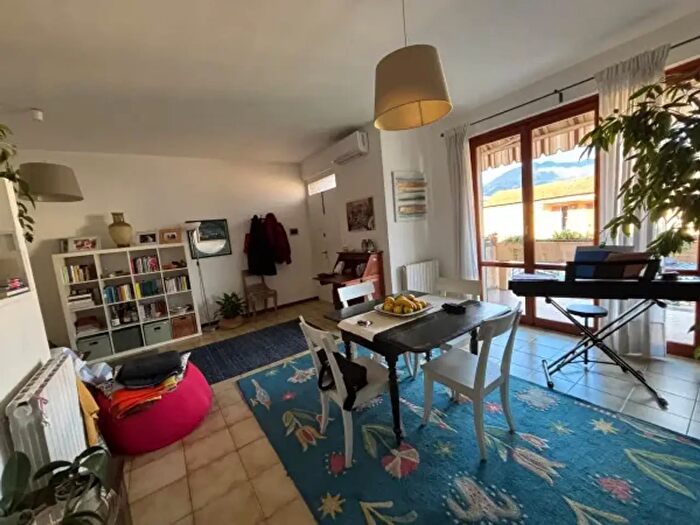Appartamento trilocale in vendita in Via Fossone, Massa