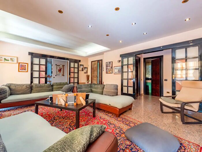 Appartamento con 6 locali in vendita in Via Francavilla Fontana, Roma