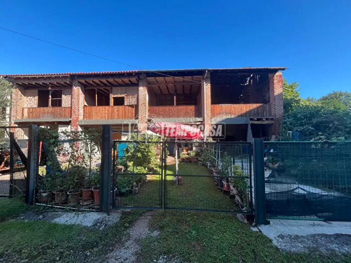 Casa trilocale in vendita in Vicolo San Dalmazio, Cogliate