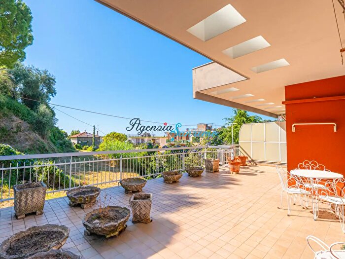 Appartamento trilocale in vendita in Via Galileo Galilei, Sanremo