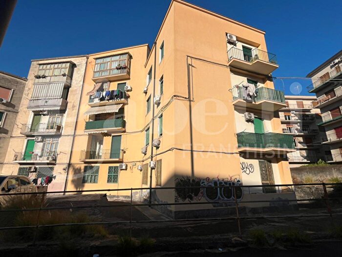 Appartamento trilocale in vendita in Via Luigi Pirandello, Catania