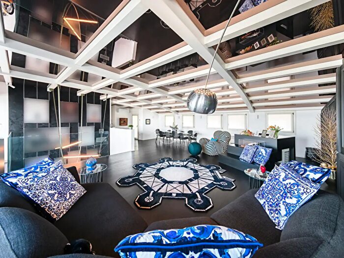 Appartamento con 11 locali in vendita in Desenzano Del Garda