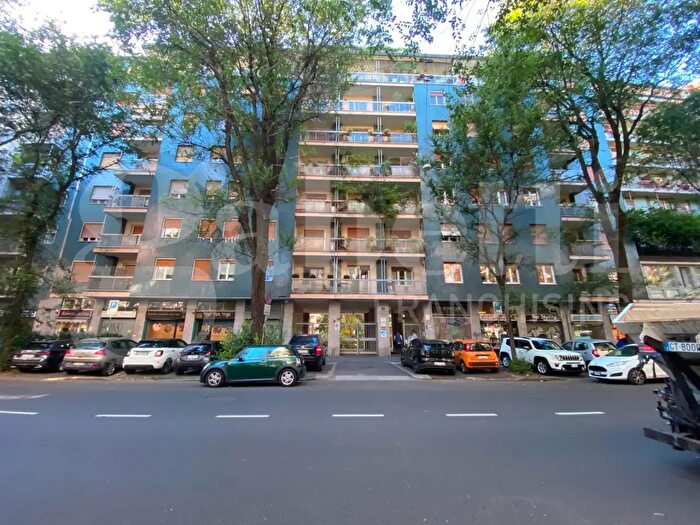 Appartamento trilocale in affitto in Via Emanuele Filiberto, Milano
