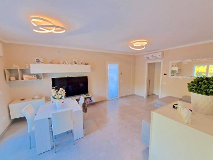 Appartamento quadrilocale in vendita in Viale Romagna, Riccione