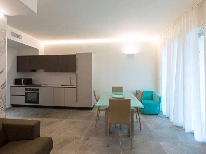 Appartamento bilocale in affitto in Via Bianca Ceva, Bisceglie, Milano