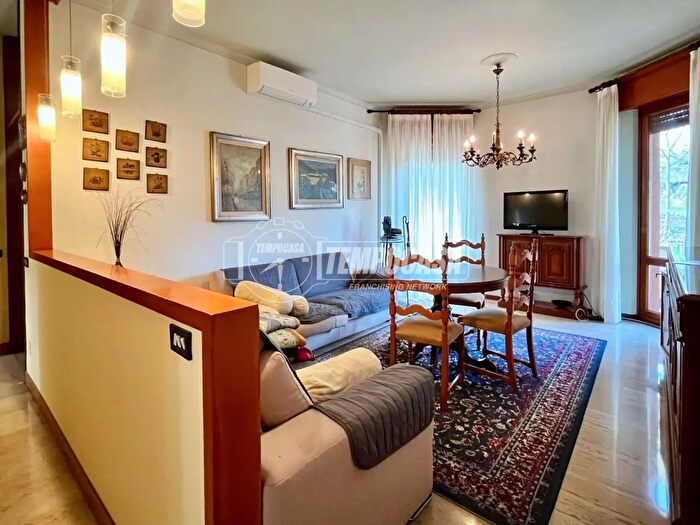 Appartamento quadrilocale in vendita in Via Antonio Vivaldi, Casatenovo