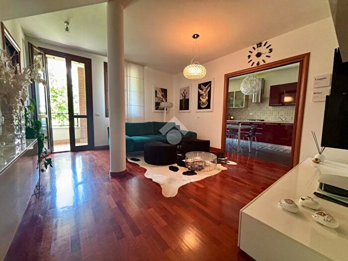 Appartamento quadrilocale in vendita in Via Bedford, Rovigo