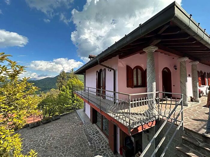 Casa con 10 locali in vendita in Via Novi V, Alta Valle Intelvi