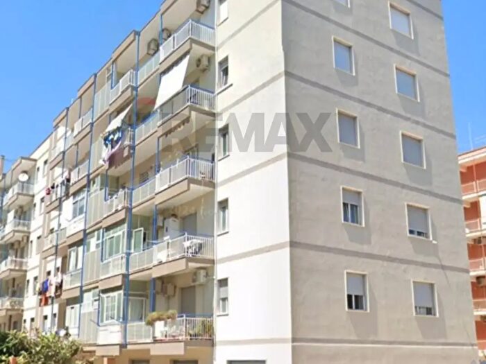 Appartamento con 8 locali in vendita in Viale Epipoli, Siracusa