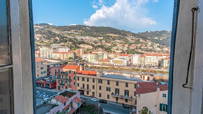 Appartamento trilocale in vendita in Via Falerina, Ventimiglia