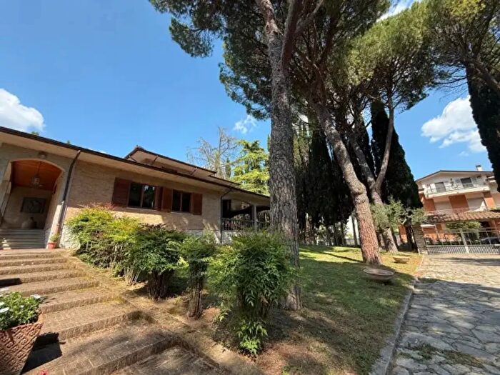 Casa con 6 locali in vendita in Via Galileo Galilei, Bastia Umbra