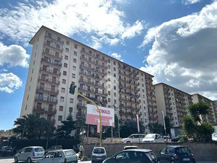 Appartamento trilocale in vendita in Via Santa Maria di Gesù, Palermo