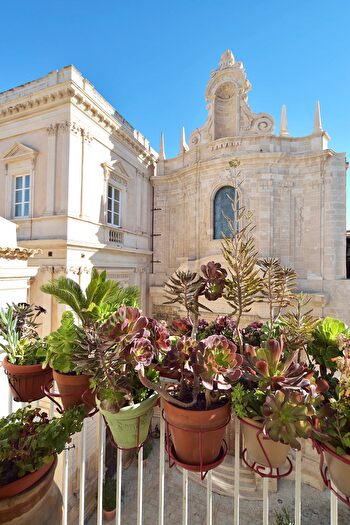 Appartamento con 7 locali in vendita in Via Tommaso Gargallo, Siracusa