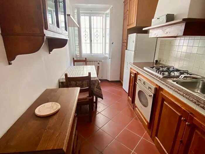 Appartamento con 5 locali in affitto in Via Montebello, Firenze