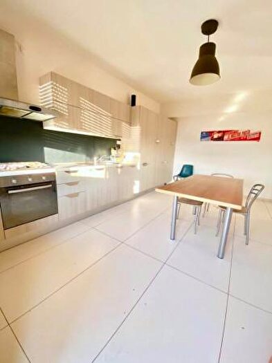 Appartamento con 6 locali in vendita in Via Zena Mancini, Urbino