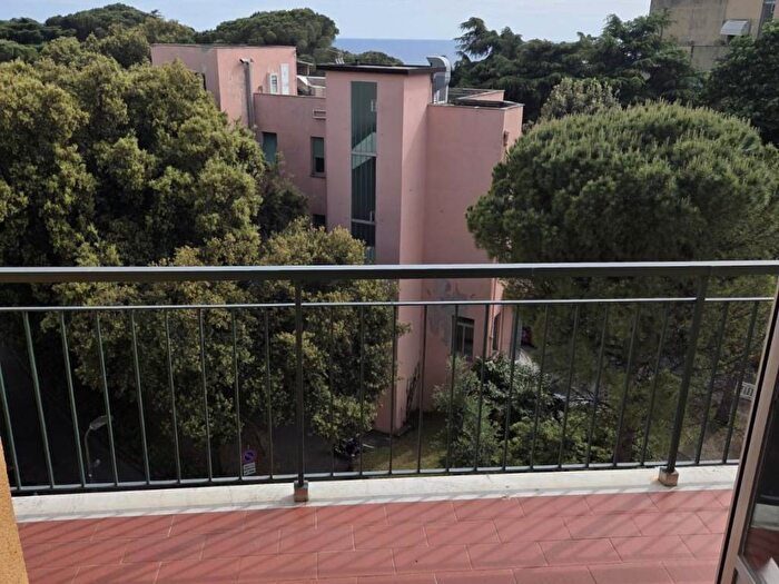 Appartamento quadrilocale in affitto in Via Giorgio Chiesa, Quarto, Genova