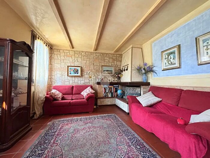 Casa quadrilocale in vendita in Via Europa, Suzzara