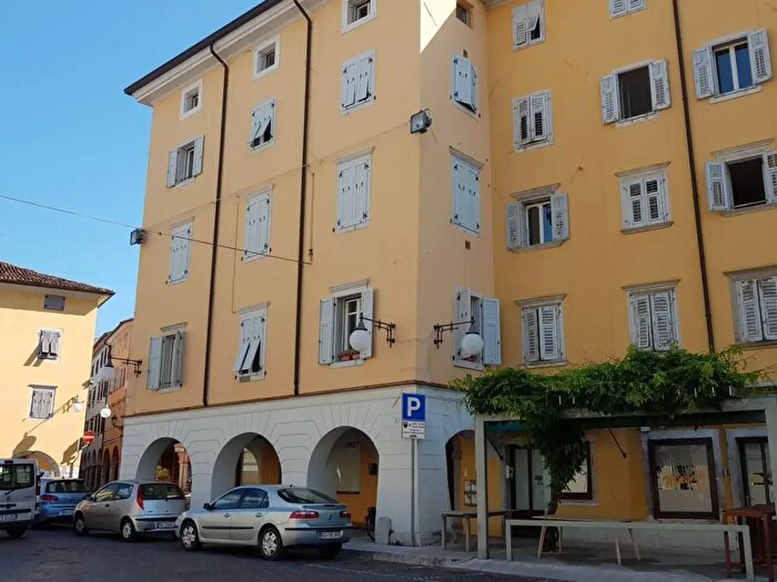 Appartamento trilocale in vendita in Piazza Cavour, Gorizia