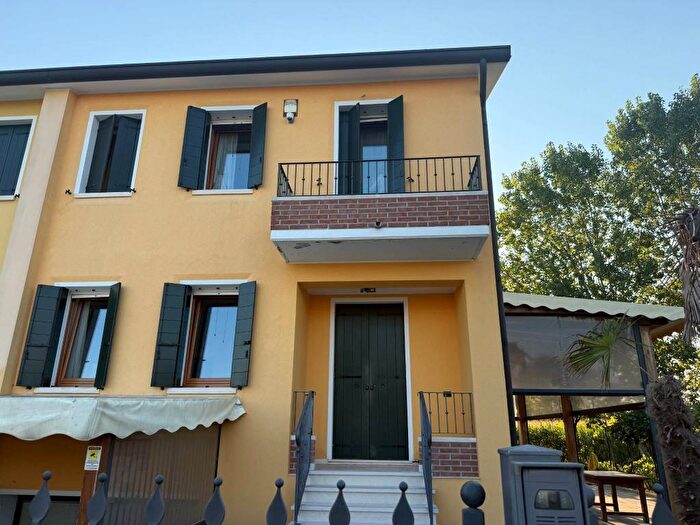 Casa quadrilocale in affitto in Via degli Alpini, Albettone