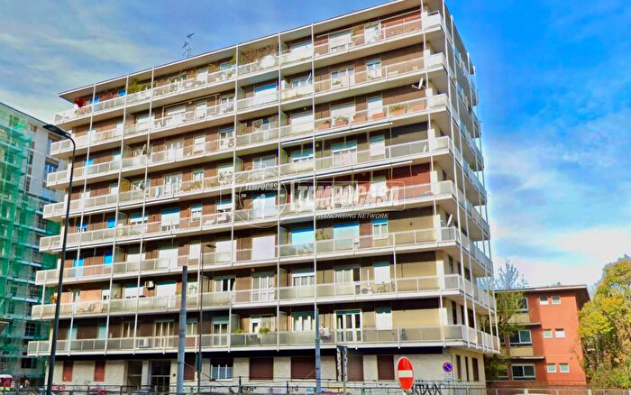 Appartamento trilocale in vendita in Viale Evaristo Stefini, Milano