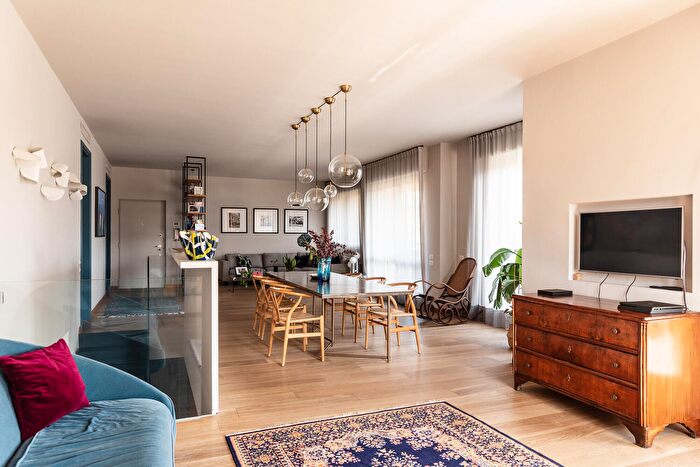 Appartamento con 7 locali in vendita in Via Don Gnocchi, Milano