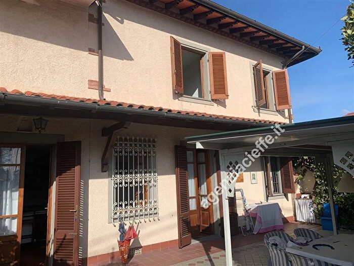 Casa quadrilocale in vendita in Forte Dei Marmi