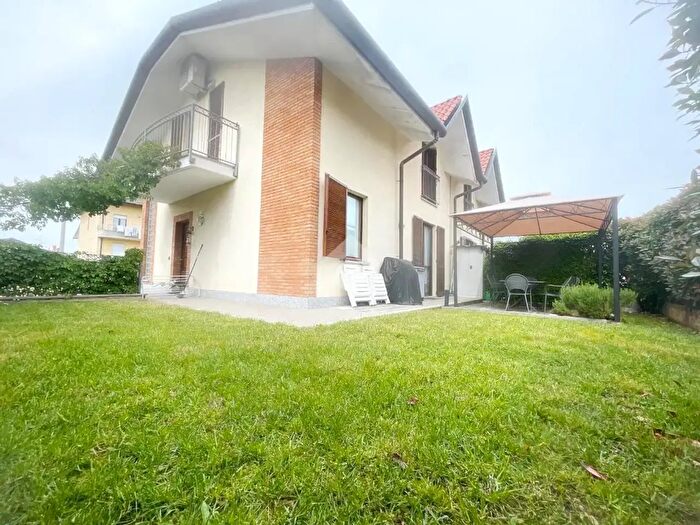 Casa trilocale in vendita in Via Bernina, Gerenzano