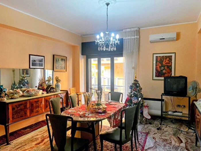 Appartamento trilocale in affitto in Via Sandro Pertini, Melito di Porto Salvo