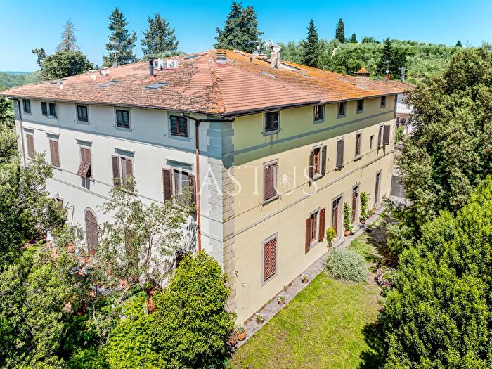 Casa con 10 locali in vendita in Fiano, Certaldo