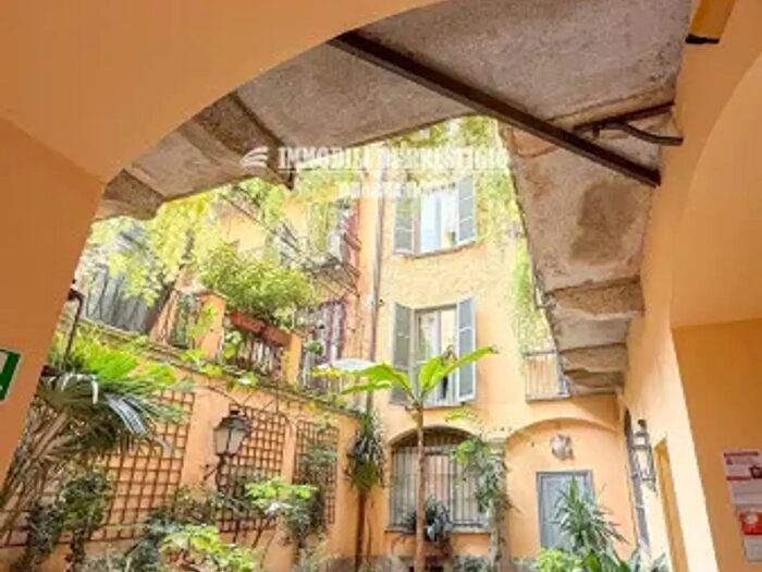 Appartamento trilocale in vendita in Via Fiori Chiari, Milano