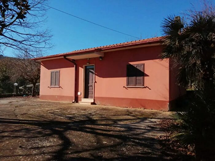 Casa trilocale in vendita in Via Bassiano, Sezze