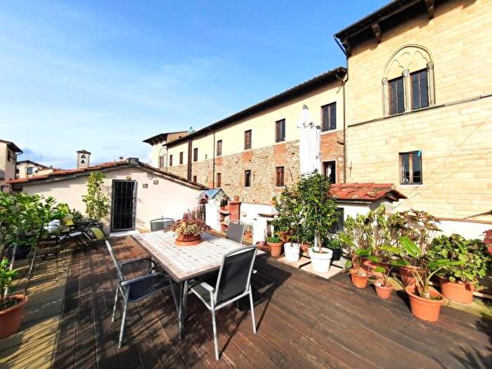 Appartamento con 5 locali in vendita in Via degli Orafi, Pistoia