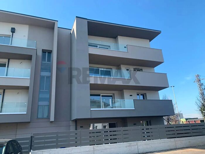 Appartamento quadrilocale in vendita in Via Bastone, Dalmine