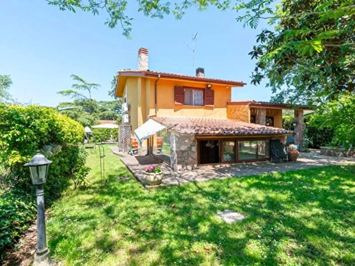 Casa quadrilocale in vendita in Strada Ponte delle Tavole, Palombara Sabina