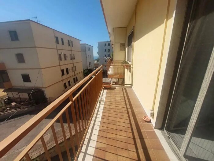 Appartamento trilocale in vendita in Via Celle, Pozzuoli