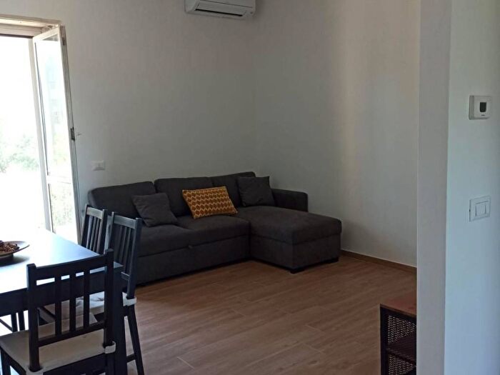 Appartamento trilocale in affitto in Via Palmanova, Cimiano, Milano