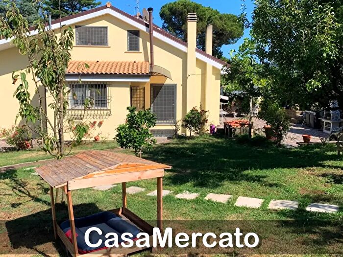 Casa con 10 locali in vendita in Via dei Ciliegi, Rocca Priora