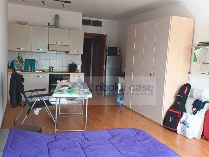 Appartamento monolocale in affitto in via Volta, Desio