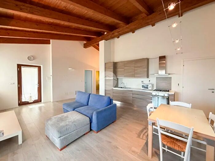 Appartamento trilocale in affitto in Via Santa Maria, Givoletto