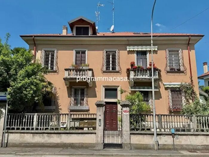 Appartamento trilocale in vendita in Via Roma, Segrate