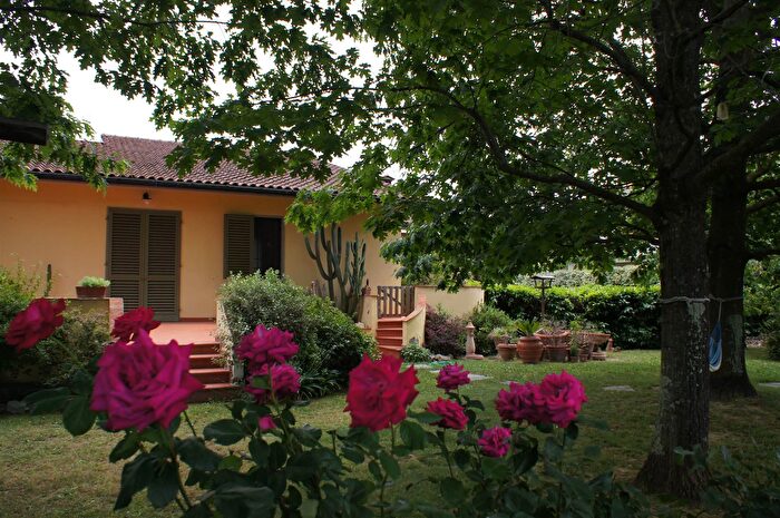 Casa con 9 locali in vendita in Signa