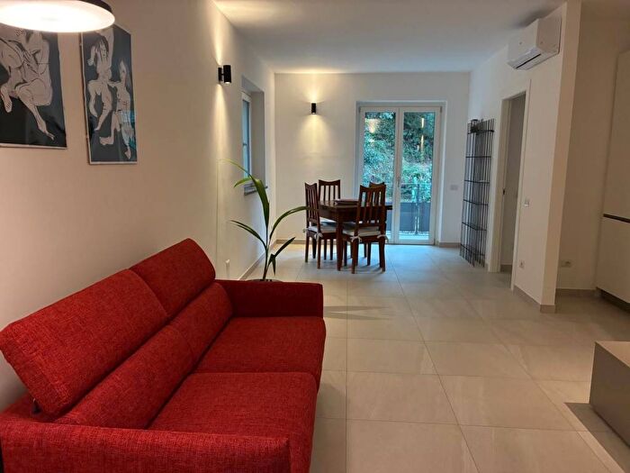 Appartamento trilocale in affitto in Via Novembre, Centro, Trevignano Romano