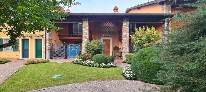 Casa quadrilocale in vendita in Via San Benedetto, Ospitaletto