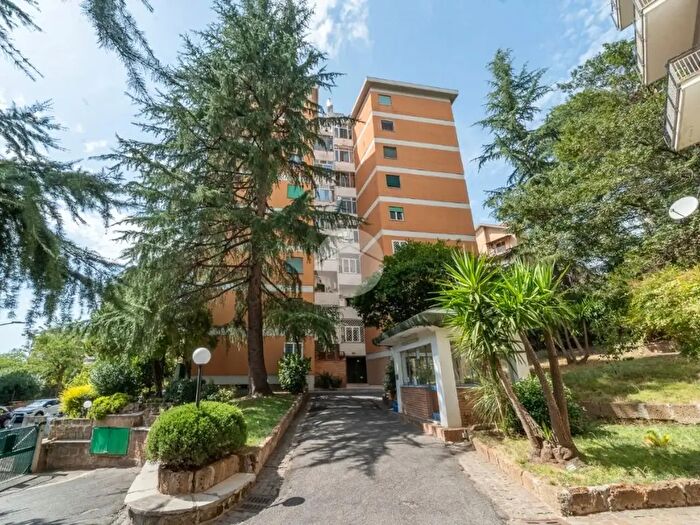 Appartamento trilocale in vendita in Via Ivanoe Bonomi, Roma