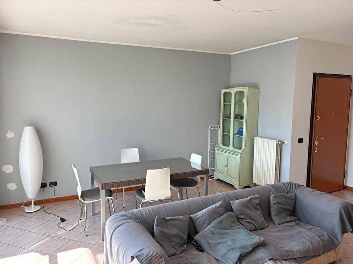 Appartamento trilocale in affitto in Solari, Milano