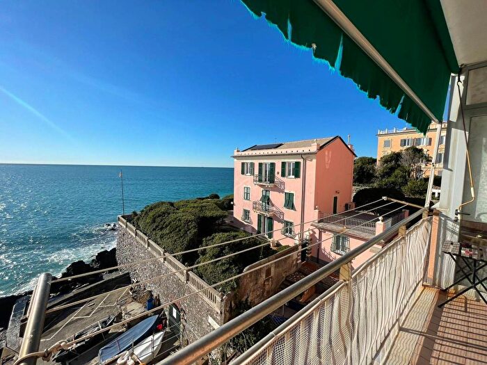 Appartamento trilocale in affitto in Via Angelo Gianelli, Quinto, Genova