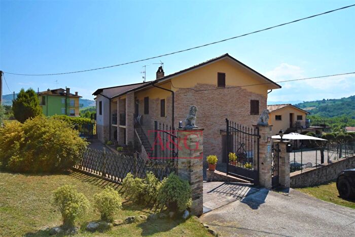 Casa con 8 locali in vendita in Contrada Mulino, Servigliano