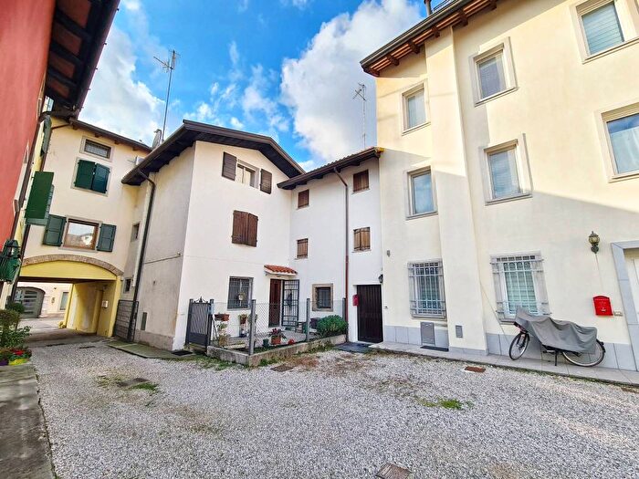 Appartamento trilocale in affitto in Via Anton Lazzaro Moro, Gemona Deciani, Udine