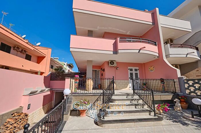 Casa con 9 locali in vendita in Via Elia Franich, Gallipoli
