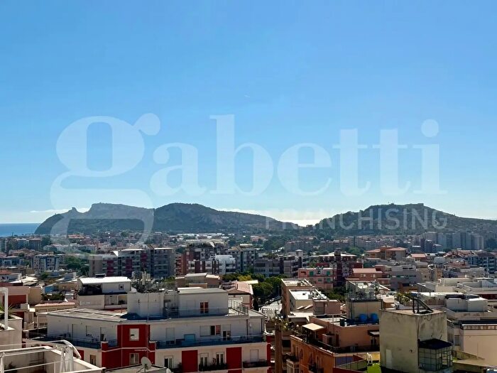 Appartamento con 6 locali in vendita in Via Garzia, Cagliari